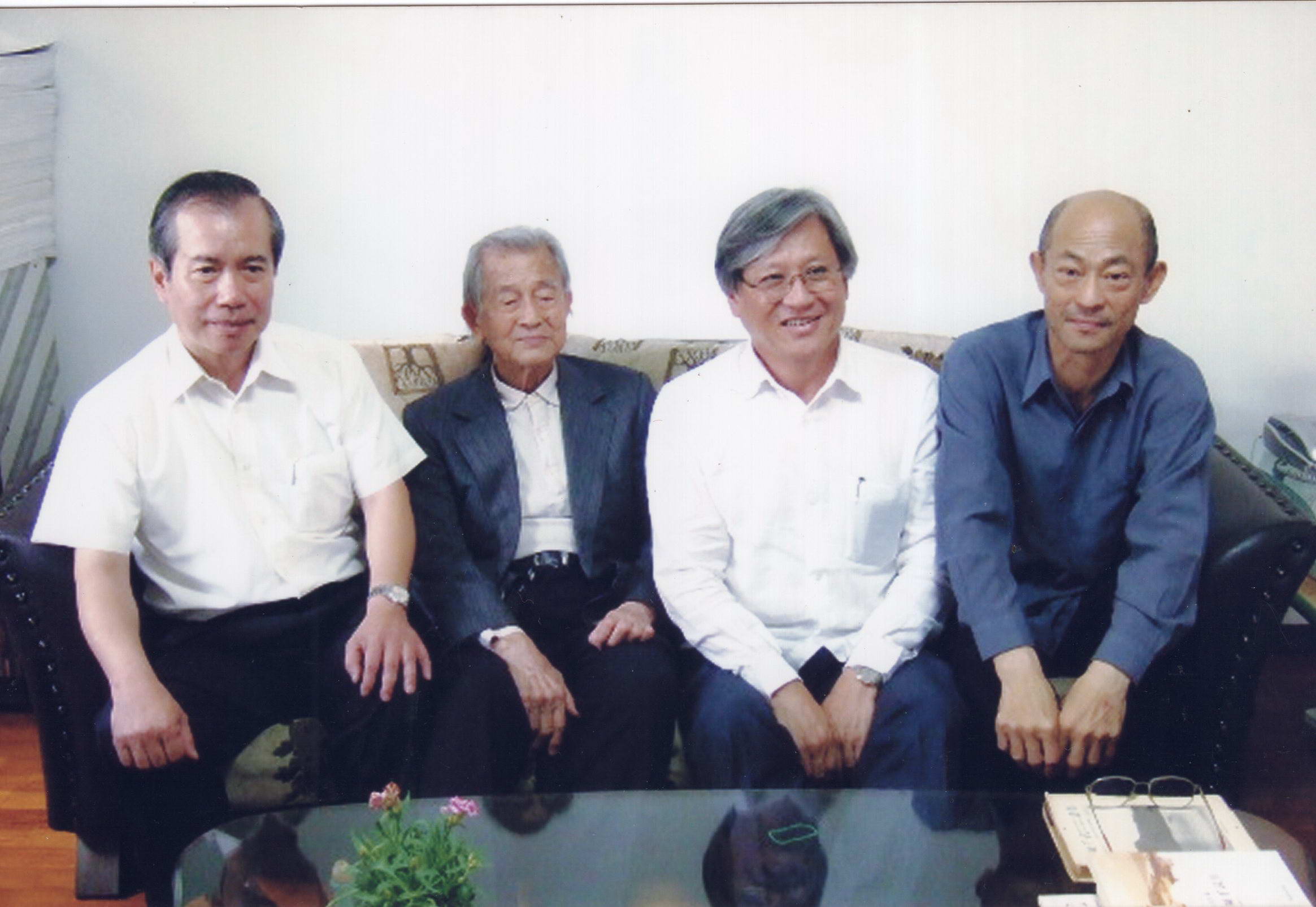 2009年4月12日，鄭烱明、陳千武、李敏勇和陳明台合影
